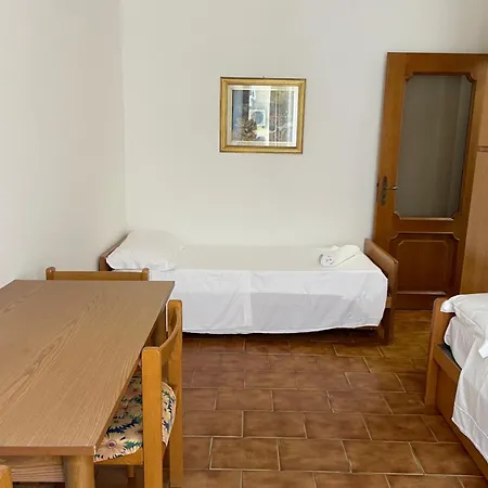 La Scogliera Apartment *